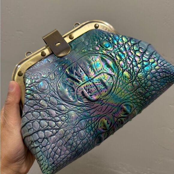 Iridescent Croc-Embossed Leather Handmade Retro Push Lock Multi Use Handbag - Picture 10 of 17